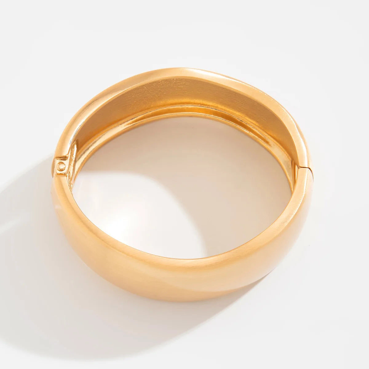 Bracelet manchette large doré pour femme