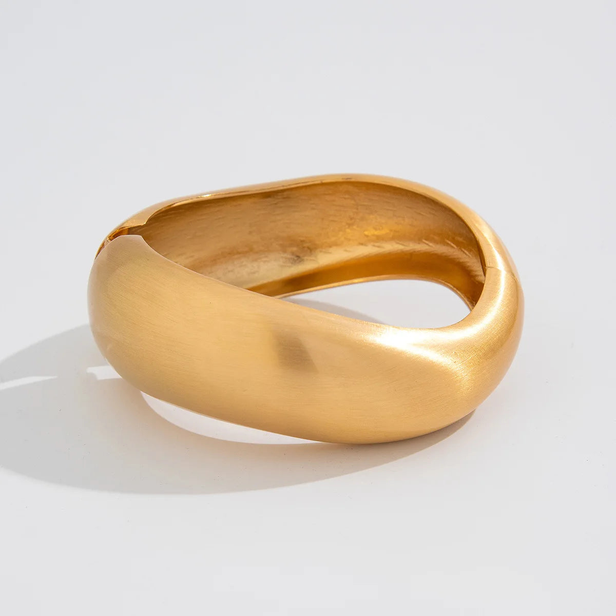 Bracelet manchette large doré pour femme