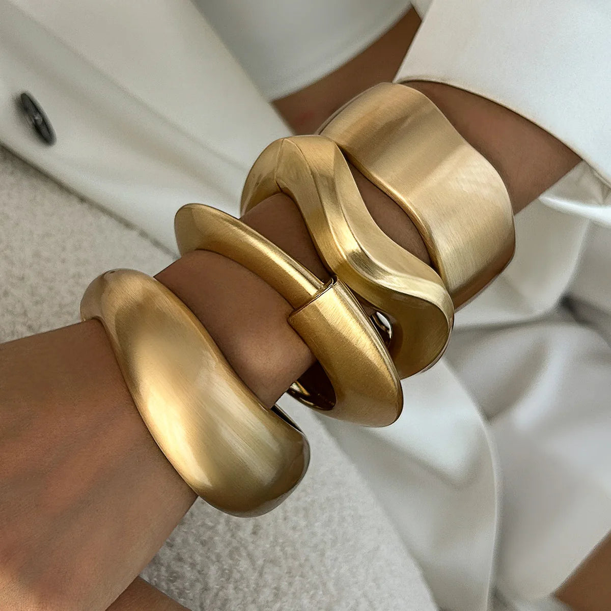 Bracelet manchette large doré pour femme