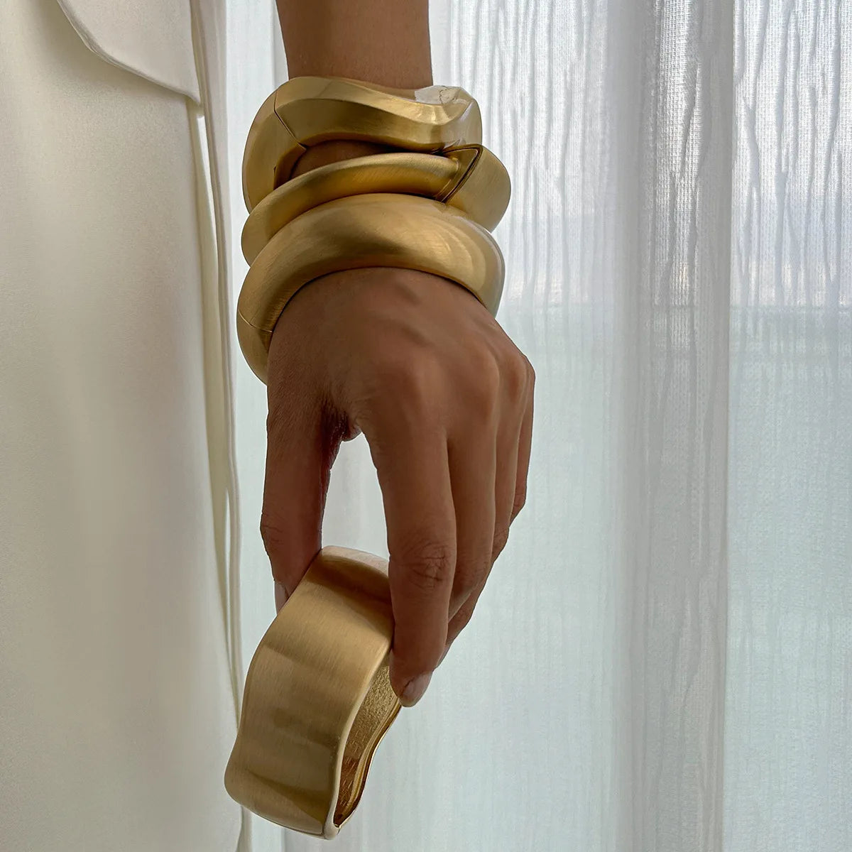 Bracelet manchette large doré pour femme