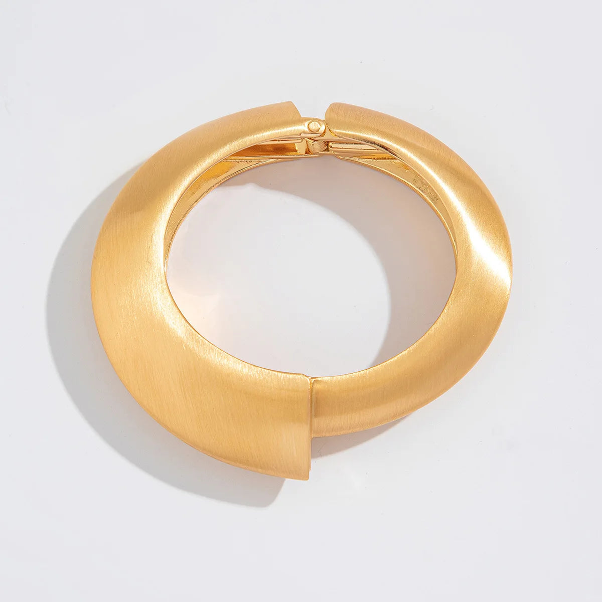 Bracelet manchette large doré pour femme