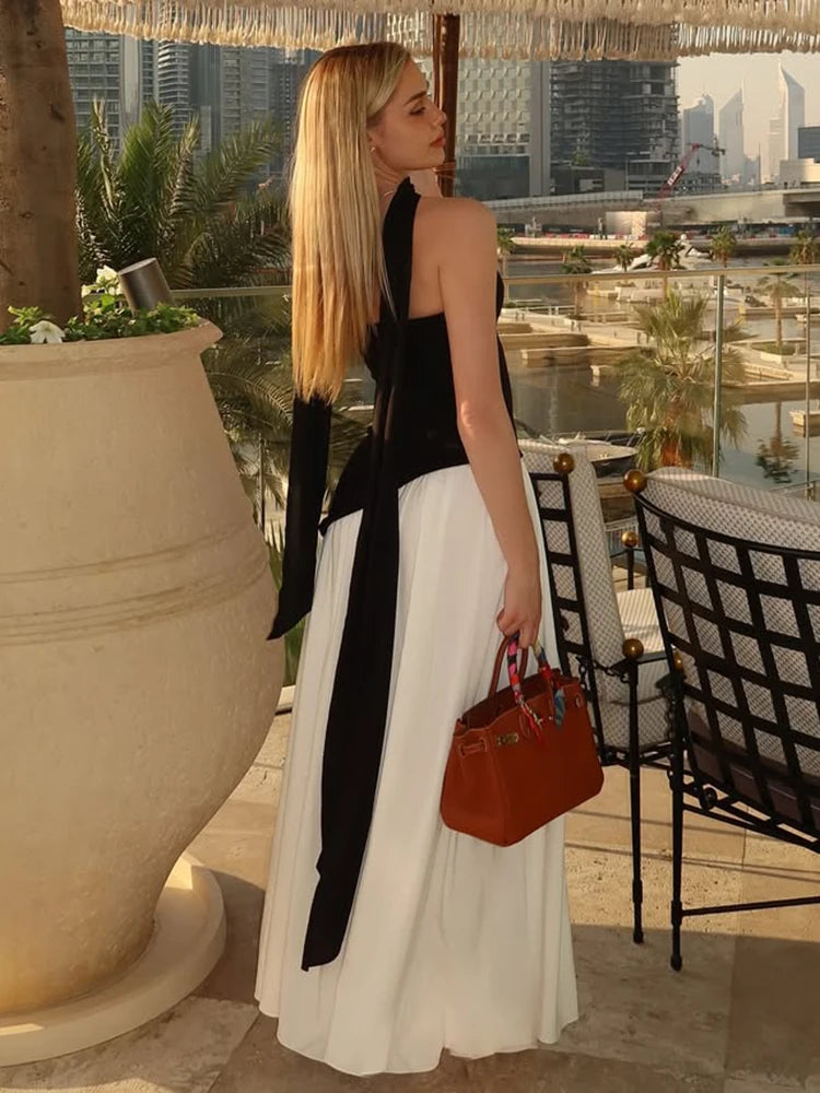 Robe Blanc & Noir Longue Chic Classe découpe jambe